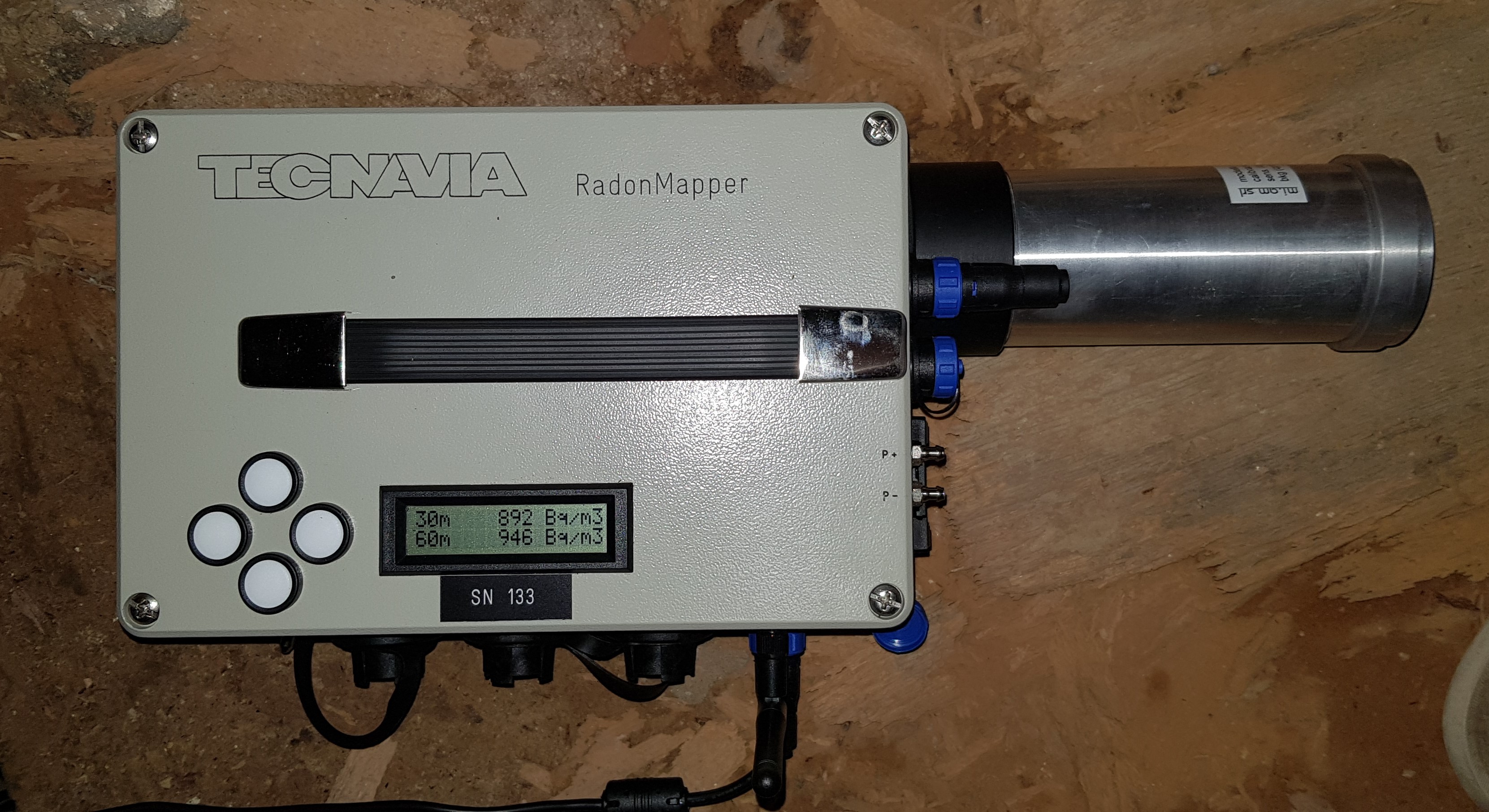 Appareil pour la mesure dynamique de la concentration de radon dans l'air 